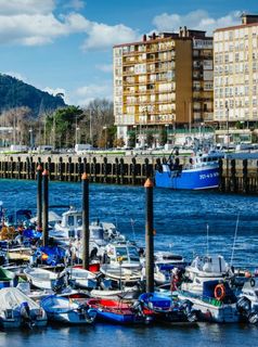 Stilllife--santander-harbour-city-view___800x534_es_45__				