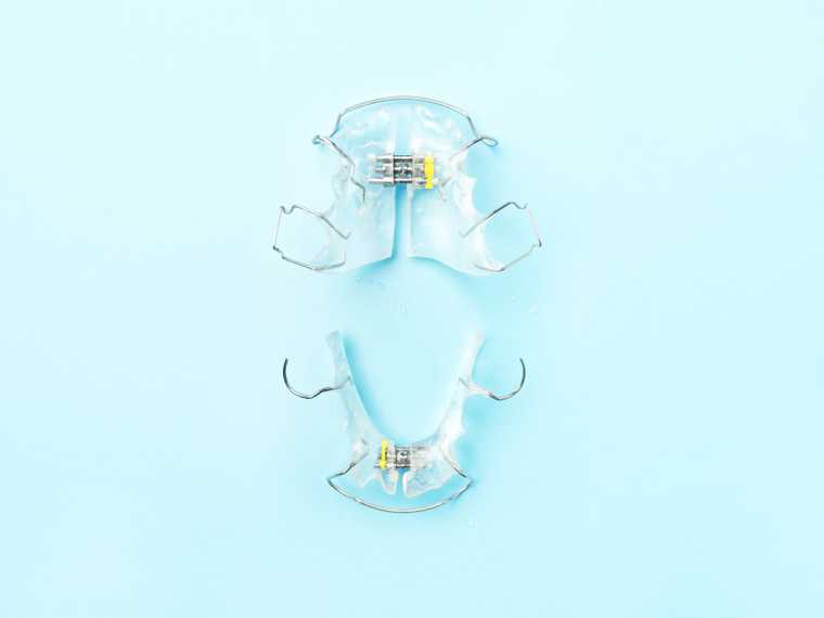 retenedor dental removible 